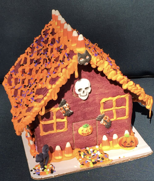 Kids Haunted Gingerbread House Decorating | stlparent.com