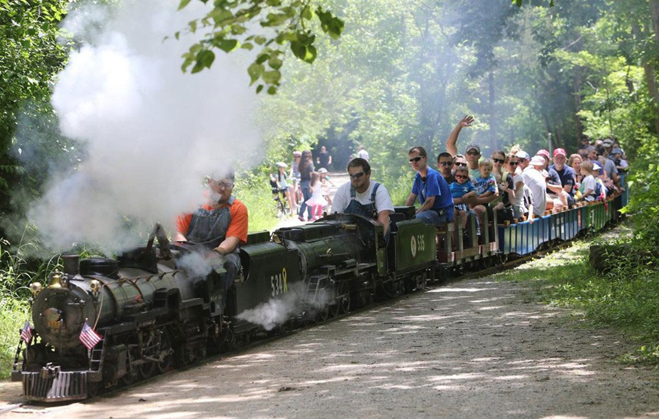 Fall Color Tour Train Rides Along the Meramec River | stlparent.com
