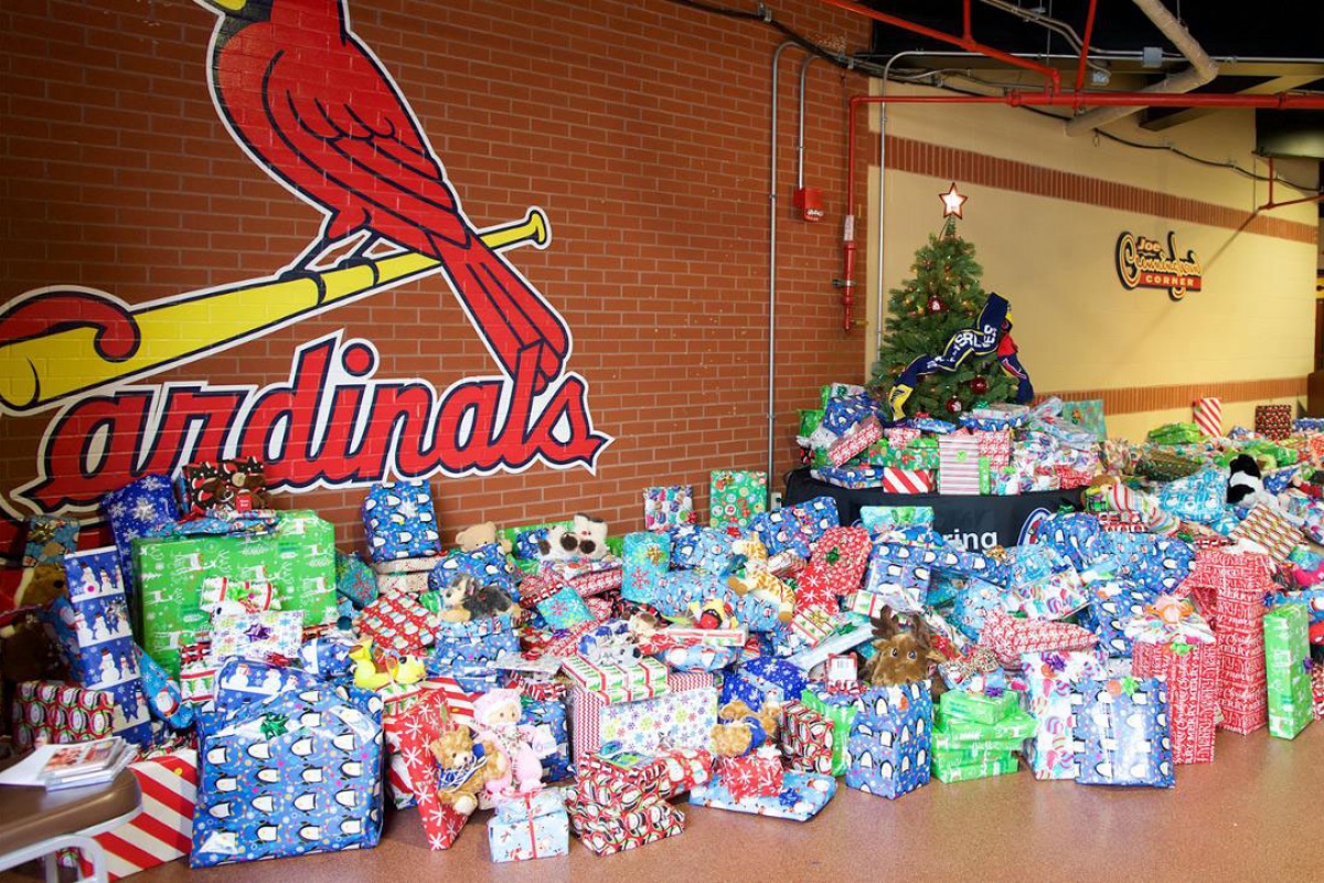 Share the Love This Season: 15 St. Louis Gift Drives That Need Your  Family's Help